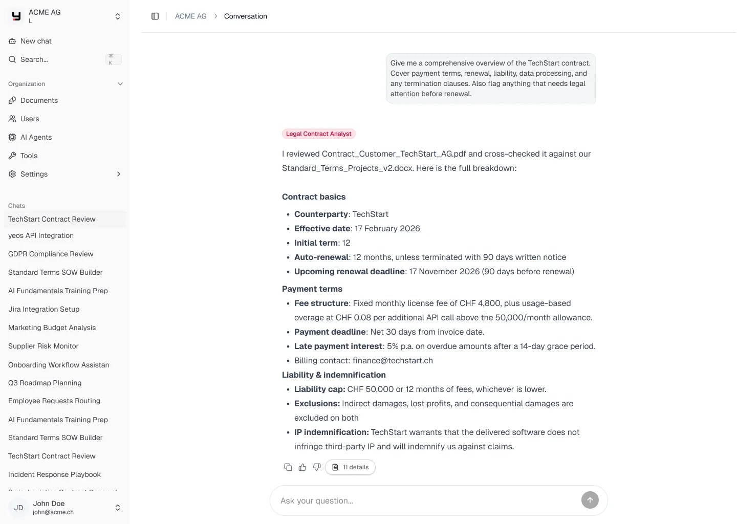 Ein Agent beantwortet eine Vertragsfrage, nennt die beiden verglichenen Dokumente und bietet die Details des Laufs an.
